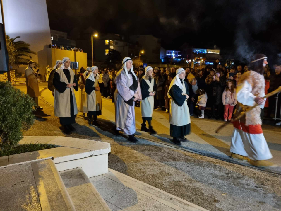 Župljani Vidika uprizorili žive jaslice, sugrađani oduševljeni 