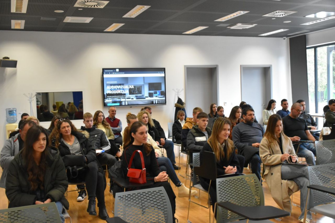 Župan potpisao ugovore s učenicima i studentima koji će primati županijske stipendije