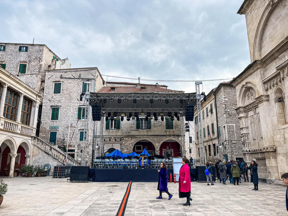 U tijeku završne pripreme: Pozornica kod Katedrale spremna za Parova Stelara i Stereo MC's 