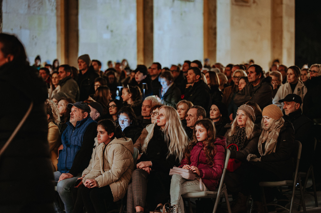Koncert kod katedrale: Glazba svirala, Kolo pjevalo, Šibenčani uživali