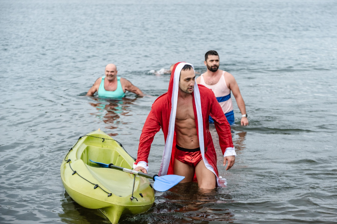 Šibenčani u retro kostimima zaplivali na Banju i obilježili 180 godina turizma u gradu