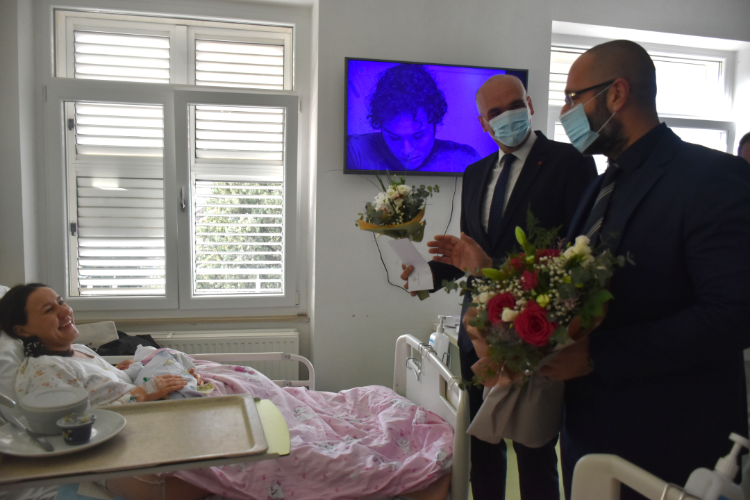 Andrej je prva beba rođena u Šibeniku ove godine, njega i mamu Šinkicu posjetili političari