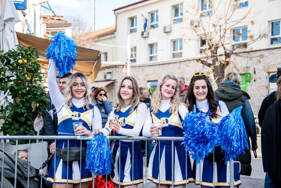 FOTOGALERIJA (1) Aleksandra Prijović nastupila u Murteru, tamo zabrana nije bilo