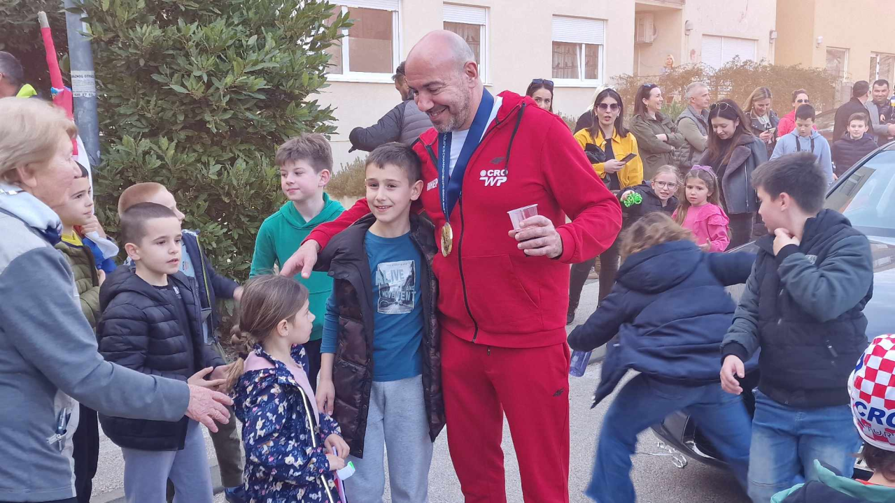 Ivica Tucak ostao bez teksta: Susjedi  na Šubićevcu pripremili mu doček kojem se nije nadao, ali se oduševio