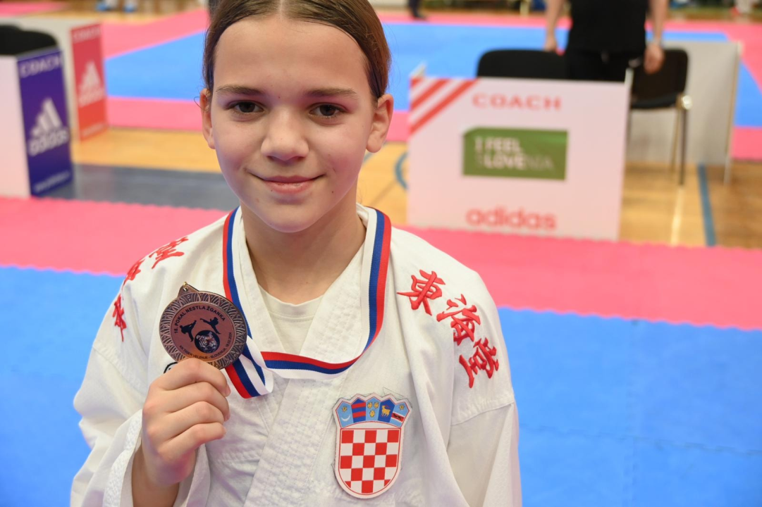 Karate klub Okit iz Slovenije se vratio s pregršt medalja: Njih sedam osvojilo ih šest