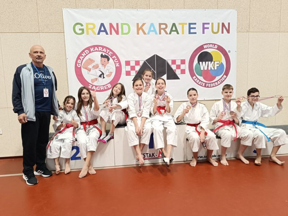 Čak 11 medalja za Karate klub Šibenik na turniru u Ivanjoj Reki