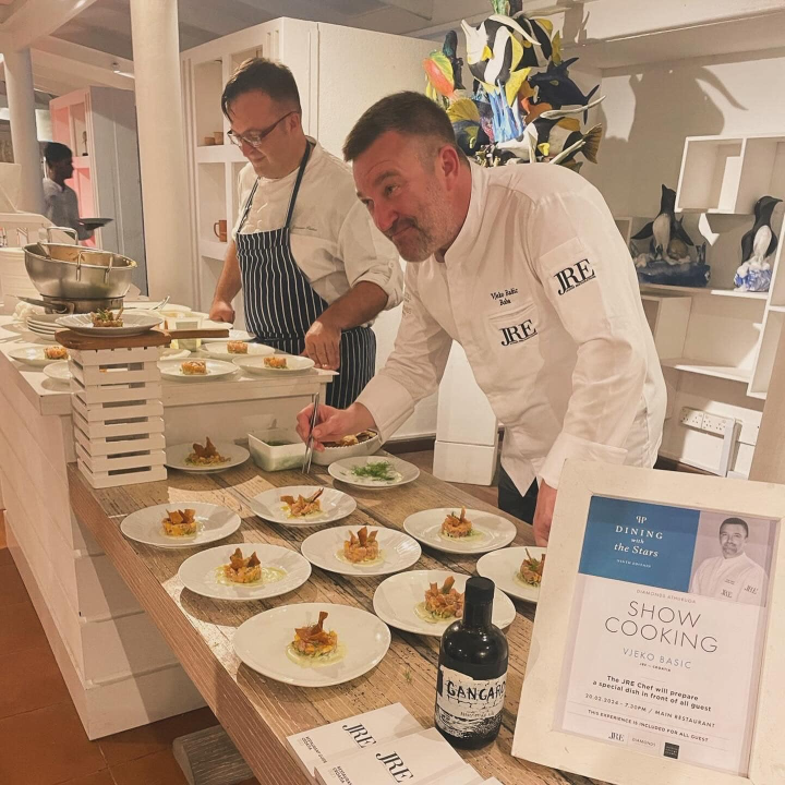 Vjeko Bašić na Maldivima predstavlja okuse Murtera koje servira i u svojoj Konobi Boba 