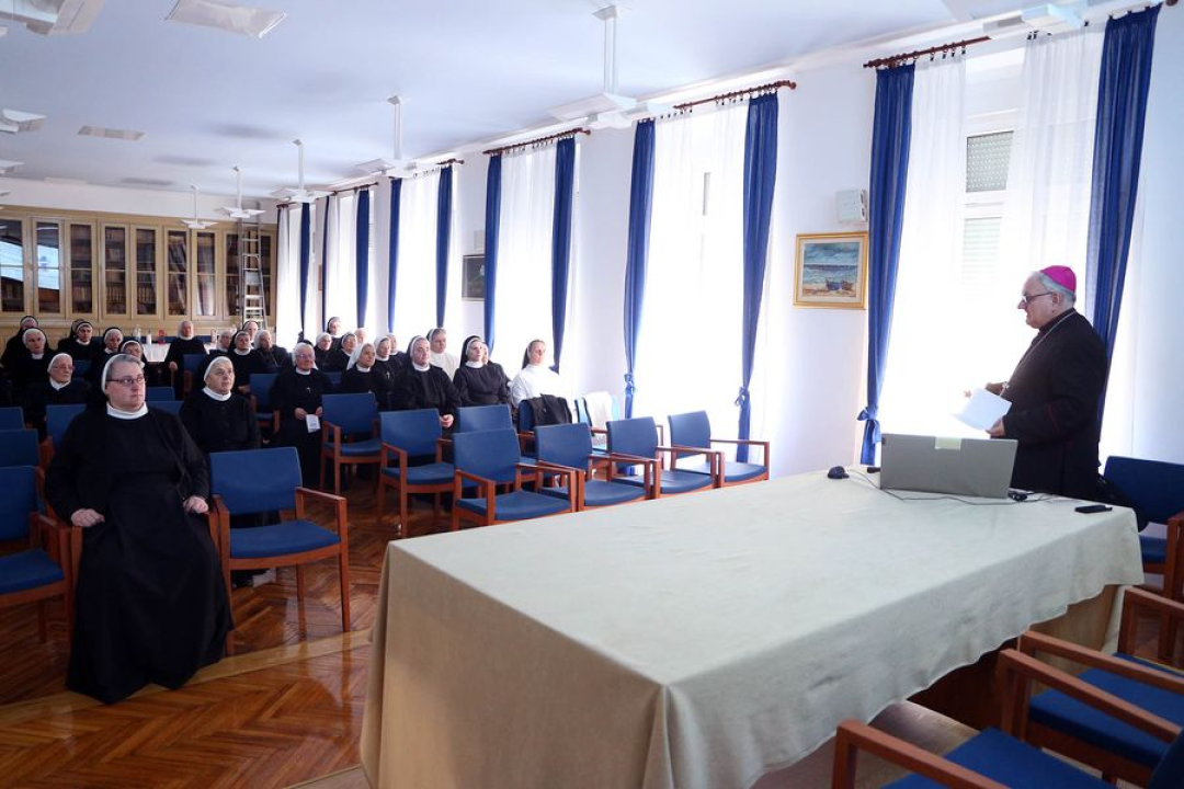 Održan korizmeni susret redovnica i biskupa Tomislava Rogića