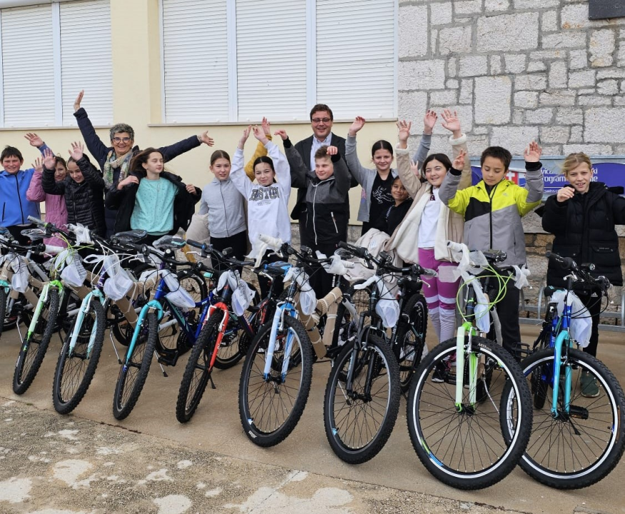 Tribunjski četvrtaši od Općine dobili bicikle