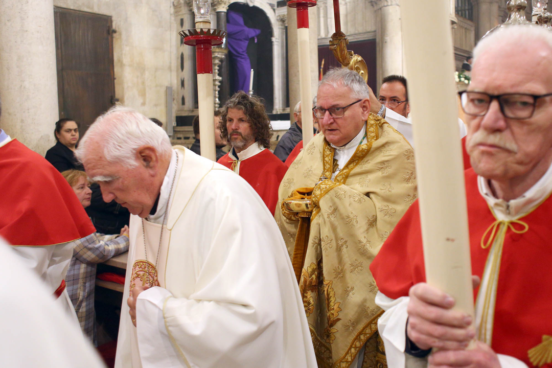 Na misi Večere gospodnje biskup prao noge dvanaestorici braće katedralne bratovštine