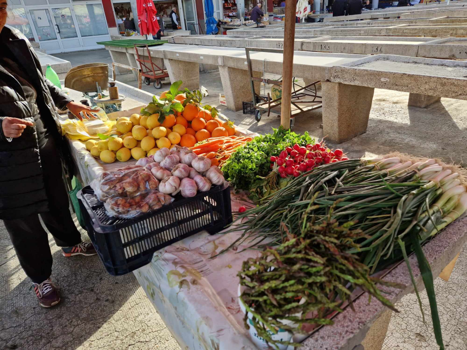 Jugo učinilo svoje: Ne baš bogata ponuda ribe na šibenskoj peškariji na Veliki petak 