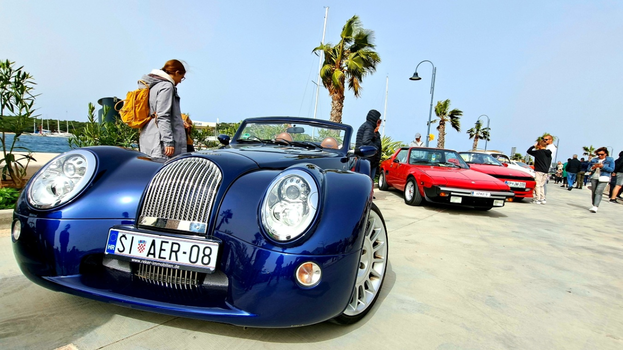 Uskršnji doručak u Rogoznici uveličali i oldtimeri
