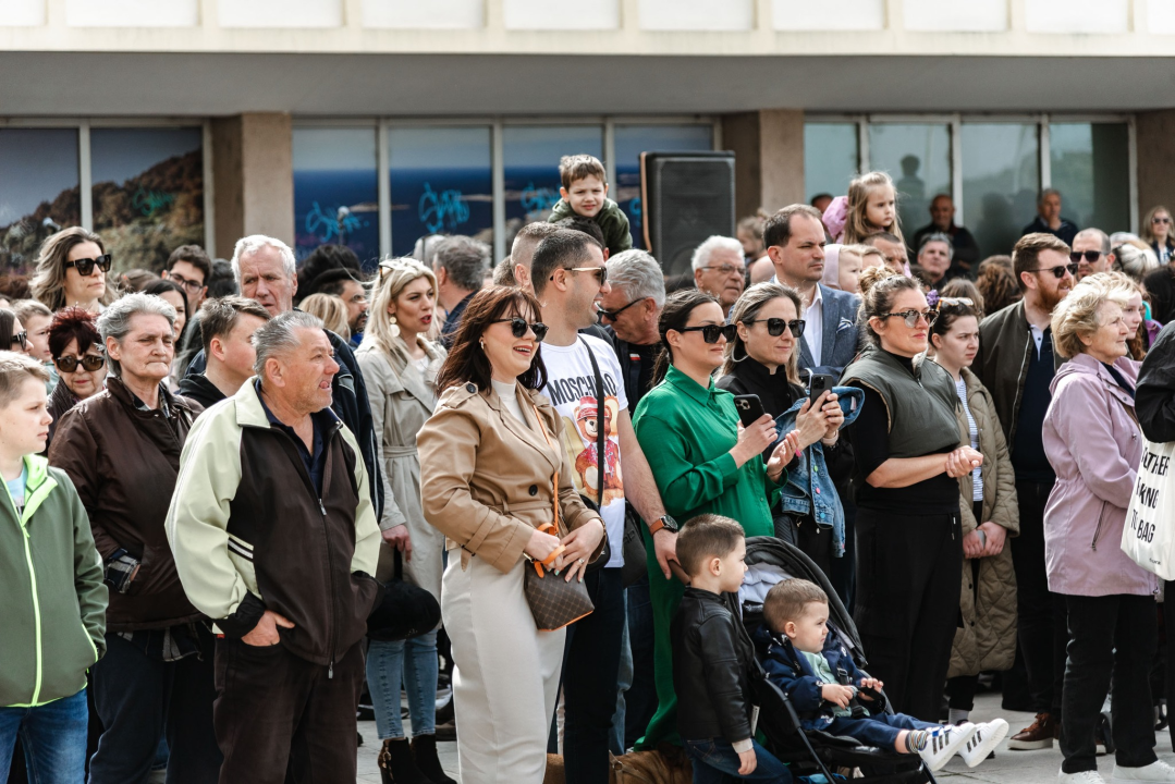 Uskrsni doručak i ove godine privukao brojne Šibenčane, fritaja 'planula' u nekoliko minuta