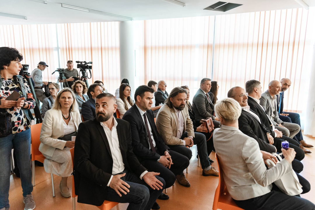 Zoran Milanović u Industrijsko-obrtničkoj školi: 'Slične škole u Zagrebu izgledaju otužno, kao olupine'