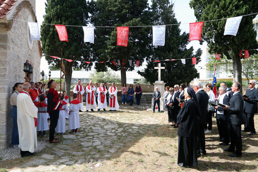U Vodicama proslavljeni Našašće svetog križa i Dana grada
