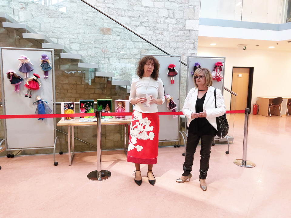 U knjižnici otvorena izložba lutaka Jadranke Svirčić