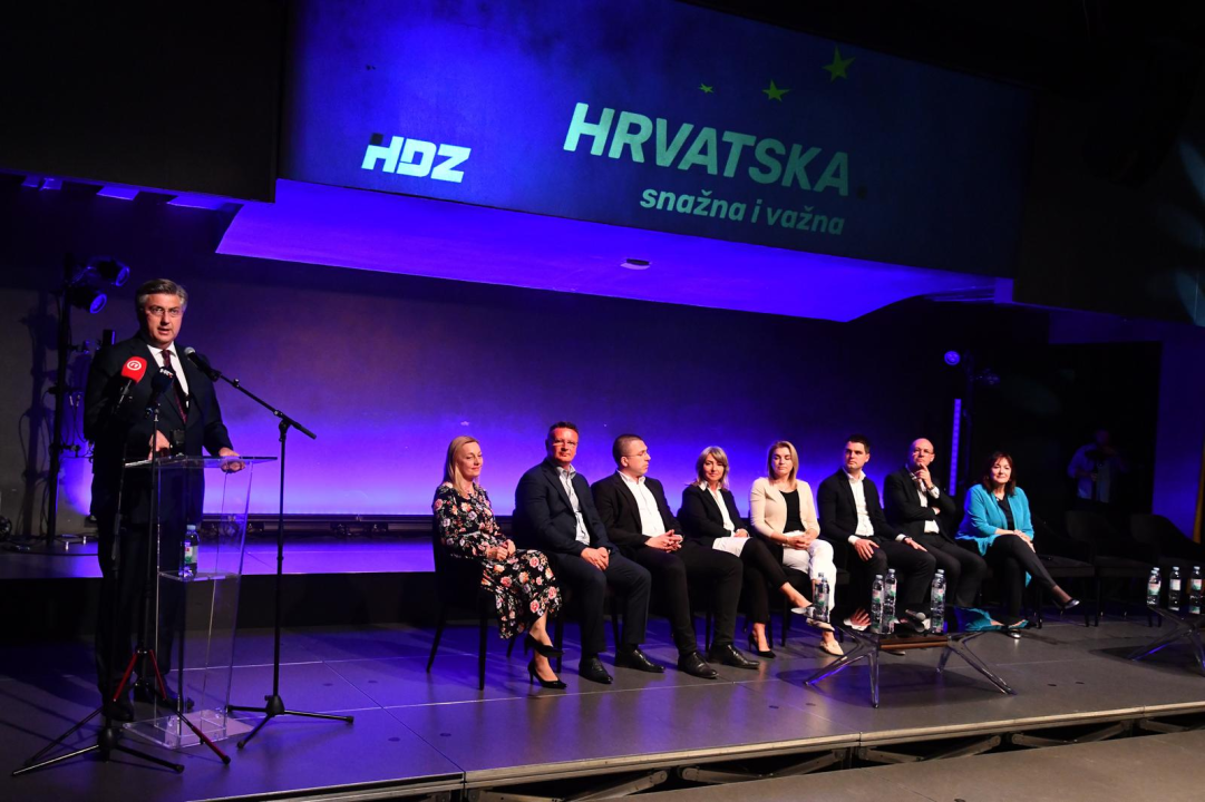 Plenković u Arsenu ‘Htio sam sustići Burića. On je u trećem mandatu u Šibeniku, sad sam i ja treći u Vladi‘