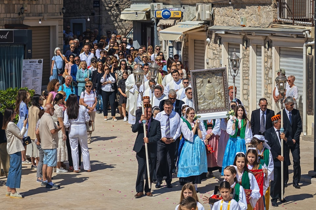 Primoštenci proslavili blagdan Gospe od Loreta