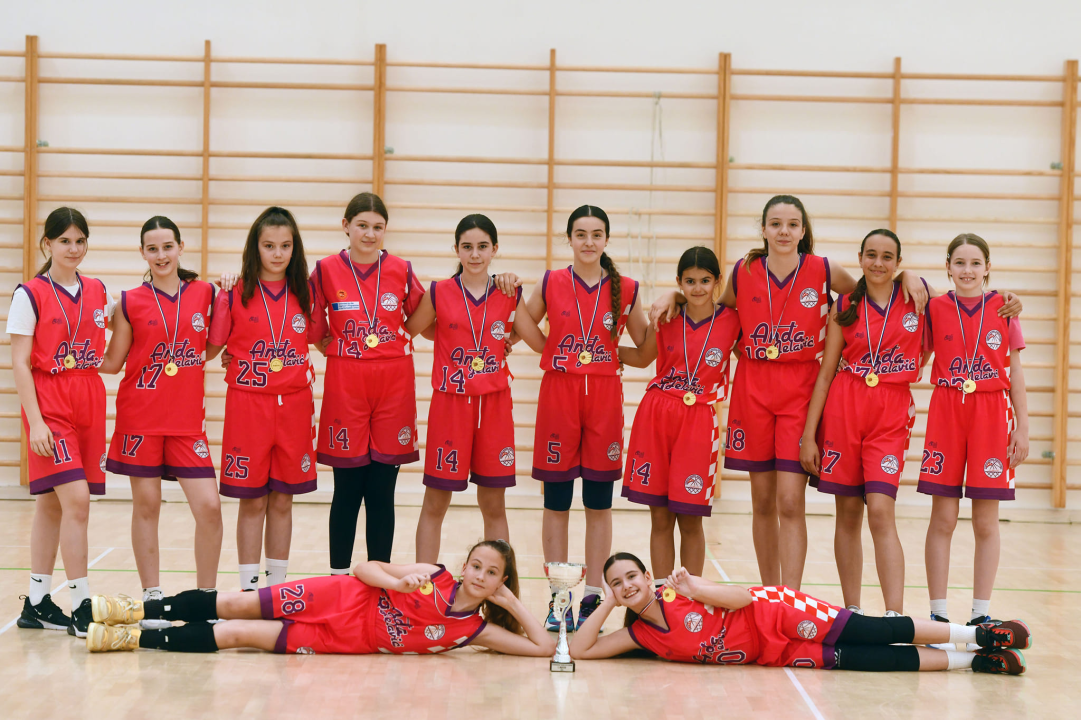 Mlade košarkašice Akademije Anđa Jelavić osvojile turnir u Omišu