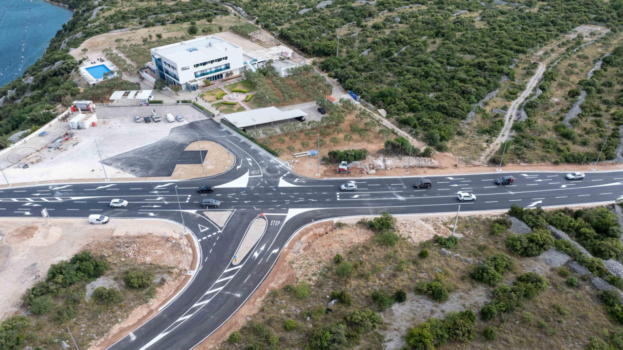 Polovica Šibenčana smatra kako novo raskrižje kod mosta neće smanjiti ljetne gužve