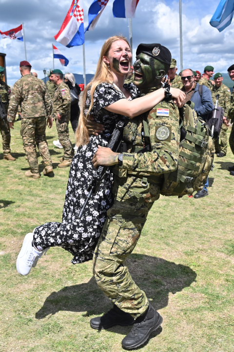 Zaruke na Kninskoj tvrđavi nakon završetka vojne obuke: 'Trebao mi je dodatni motiv, da nešto još jače potakne srce!'