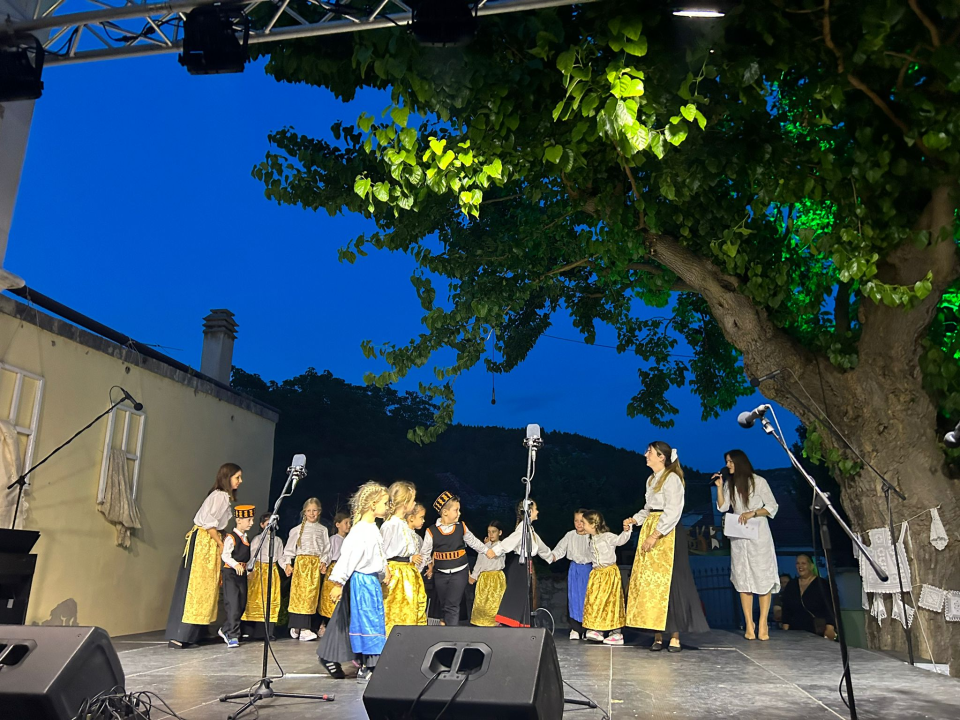 'Balarinci' iz DV Šibenske masline i Smilja nastupili na 1. smotri dječjeg folklora u Skradinu  