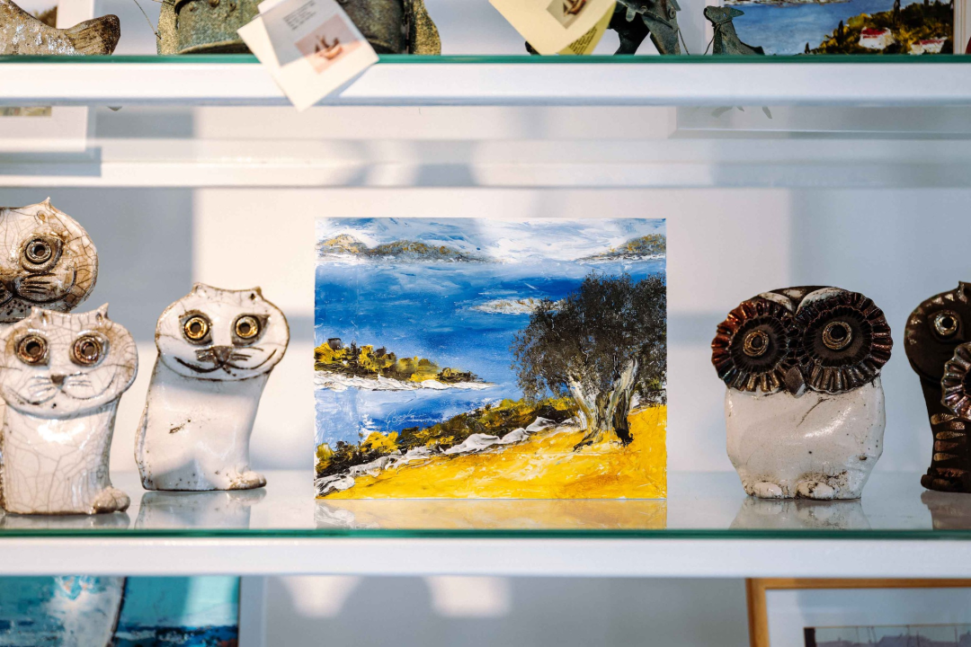 Umjetnine ljetnih motiva i žarkih boja potražite u Galeriji Juraj Dalmatinac! 