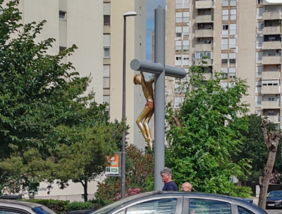 Ostvarena dugogodišnja želja župljana: Postavljen križ na Baldekinu