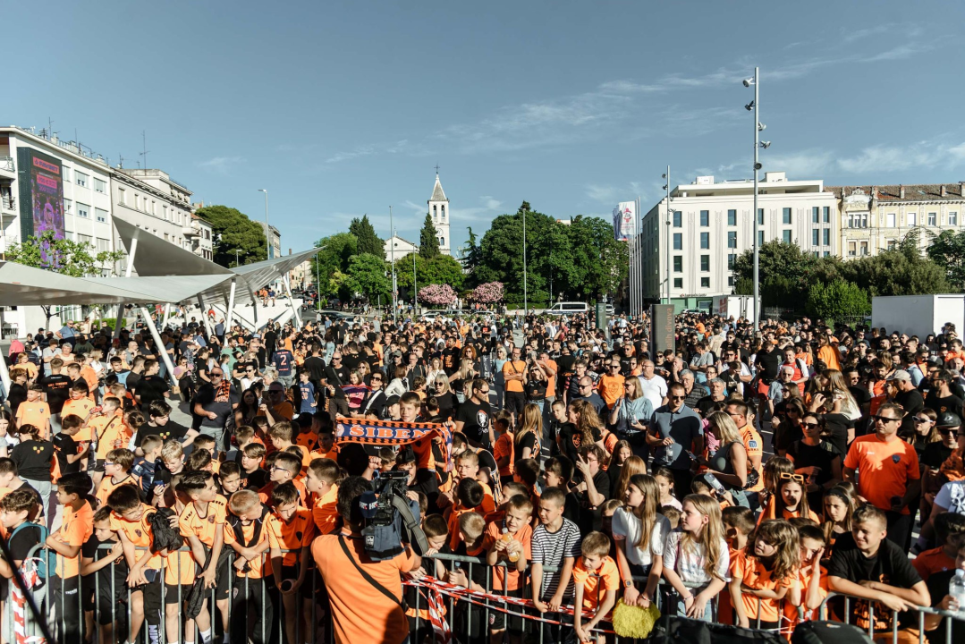 Šibenik dočekao svoje heroje u narančastom: 'Carević ostaje, sezona time završena'