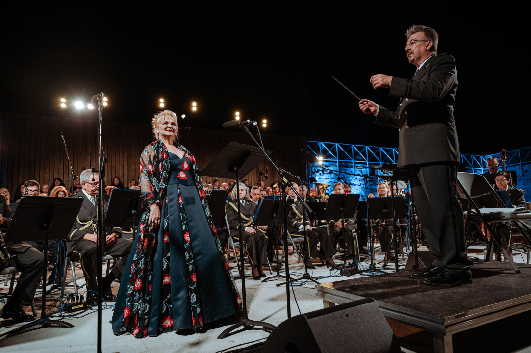 Proslava velikog jubileja: Istinski glazbeni užitak na koncertu Kola i Orkestra HV-a na tvrđavi sv. Mihovila 