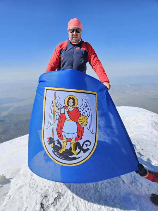 Anton Dobra na vrhu Ararata: Šibenska zastava na mjestu 'gdje se nasukala Noina arka'