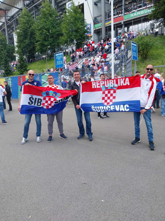 Za Hrvatsku su sa stadiona na Šubićevcu navijali i učenici s učiteljicama