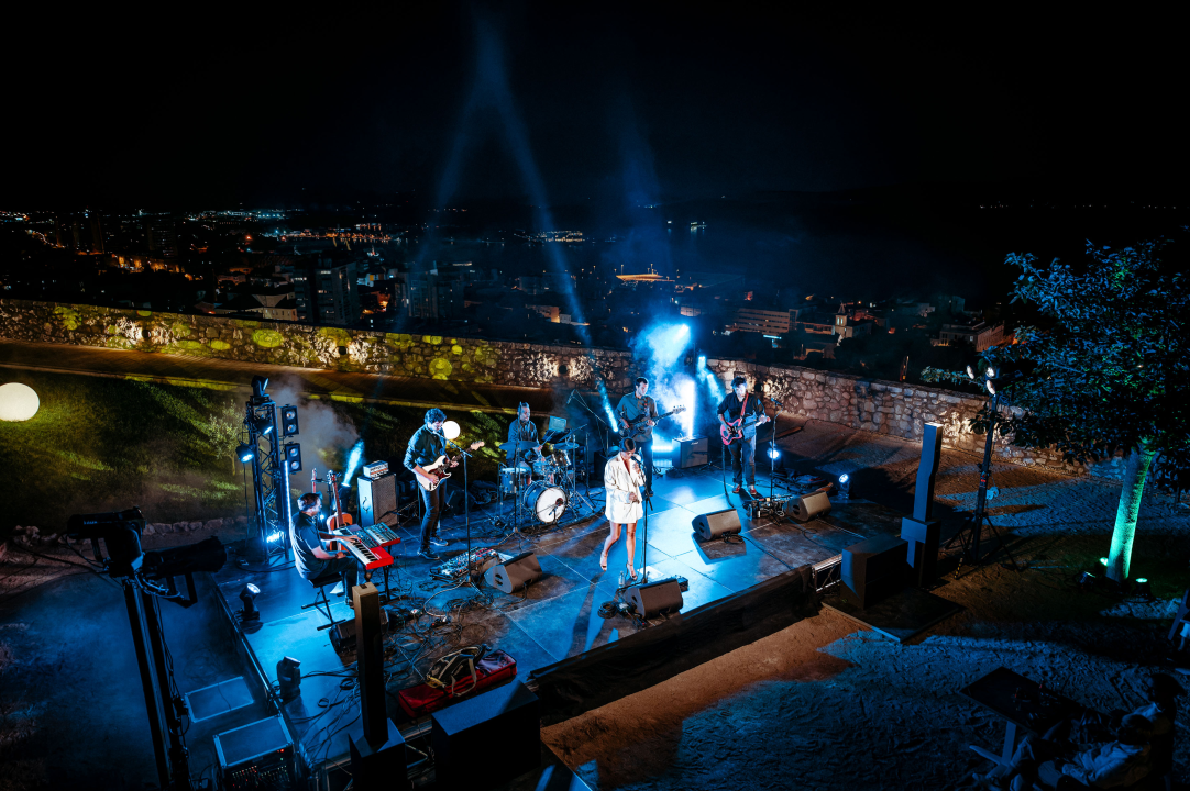 Natali Dizdar, vatromet i odlično raspoloženi Šibenčani: 'Odjednom mjesec izlazi točno iza nje'