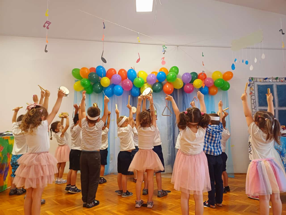 Pjesmom, plesom i prigodnim pričama obilježen kraj pedagoške godine u vrtiću Vidici  