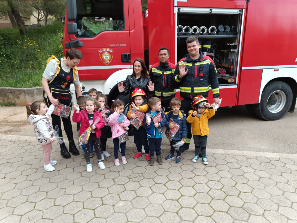 Pjesmom, plesom i prigodnim pričama obilježen kraj pedagoške godine u vrtiću Vidici  