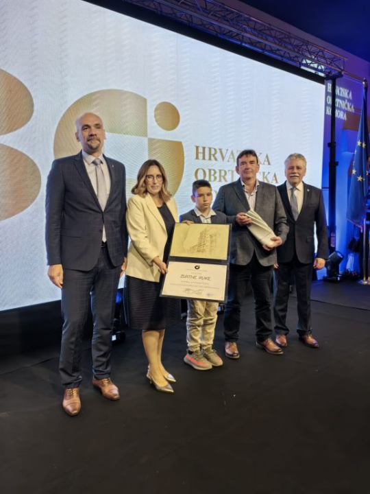 Priznanje 'Zlatne ruke' obitelji Stipaničev, zlatnim rukama tribunjske brodogradnje 