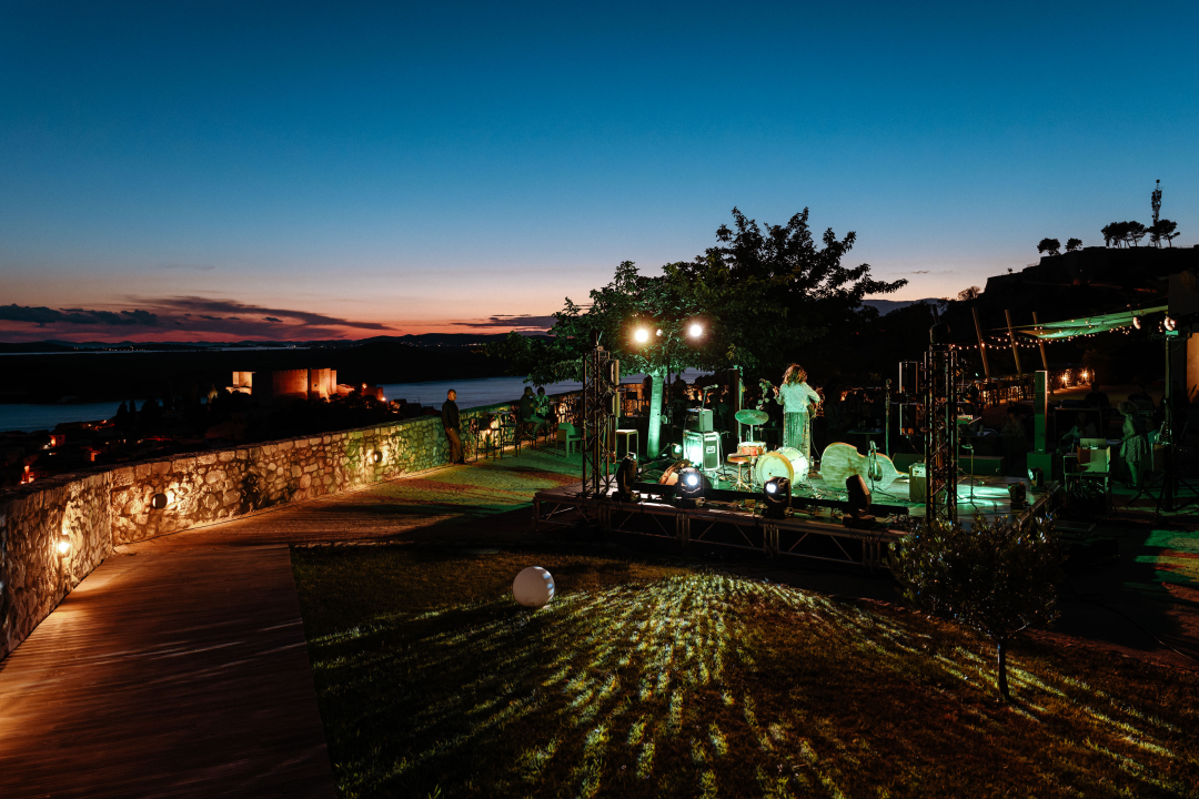 Nina Romić na Baroneu Djevojkom iz mog kraja rastjerala buru 