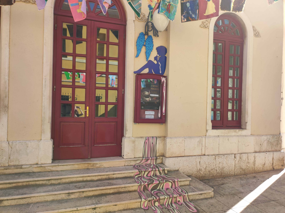 MDF-ov anđeo skinuo krila i odmorio uz sladoled, malo je iskapao po kazalištu