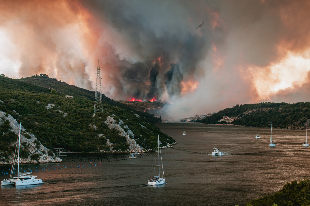 Hrvatsku bi usred sezone požara mogao dočekati štrajk vatrogasaca, problem su plaće