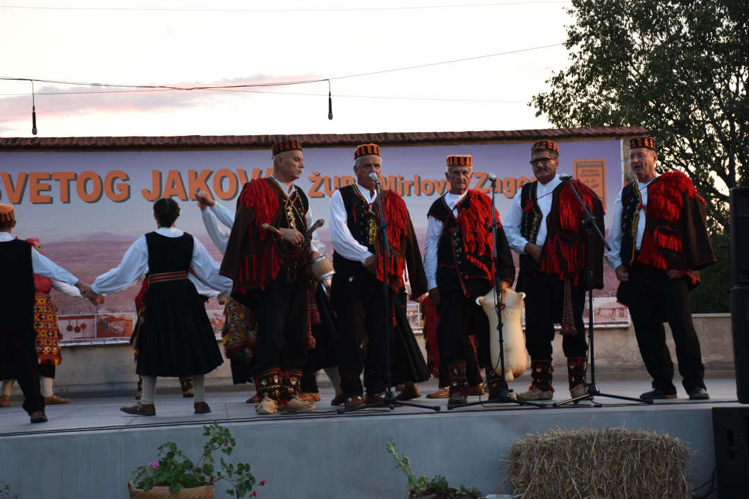 Čuvari tradicijske kulture oduševili na 23. Večeri foklora u Mirlović Zagori
