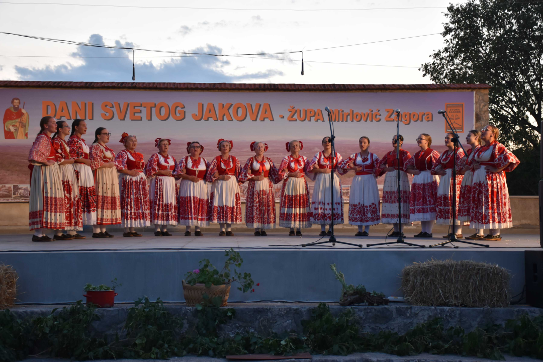 Čuvari tradicijske kulture oduševili na 23. Večeri foklora u Mirlović Zagori
