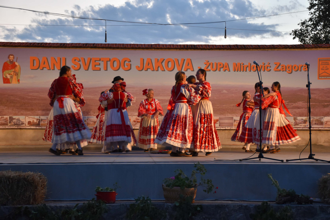Čuvari tradicijske kulture oduševili na 23. Večeri foklora u Mirlović Zagori
