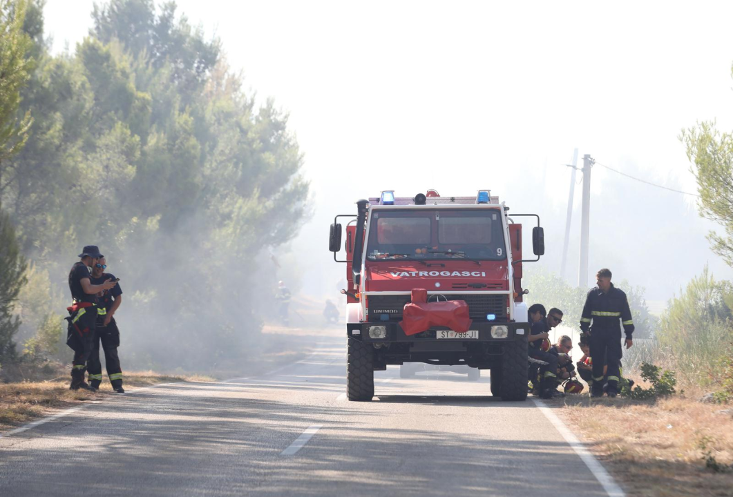 Zapovjednik Dukić: 'Preko tisuću hektara je opožarene površine, vjetar stvara velike probleme'