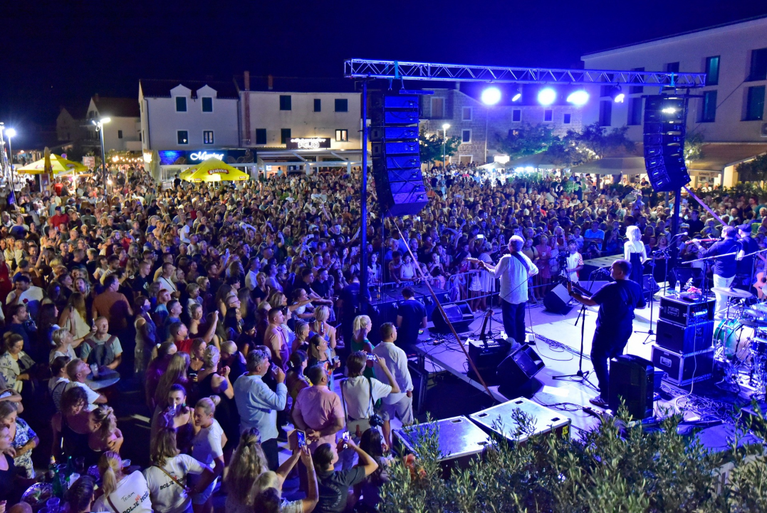 Mačkove mace odnijele pobjedu na tradicionalnoj veslačkoj regati 'Dlan i veslo'