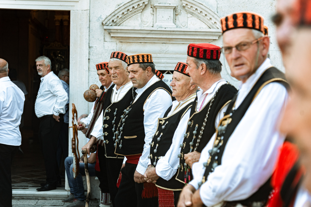 Velik broj vjernika okupio se u marijanskom svetištu u Vrpolju: Misu predvodio biskup Rogić