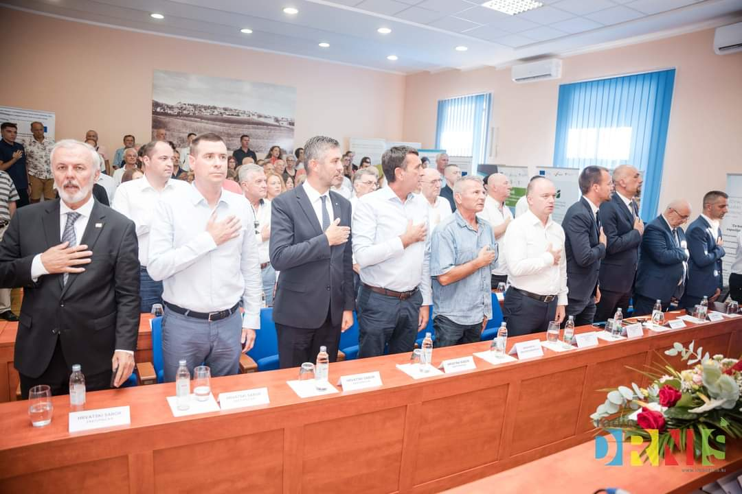 Na svečanoj sjednici drniškog Gradskog vijeća uručene nagrade ovogodišnjim laureatima