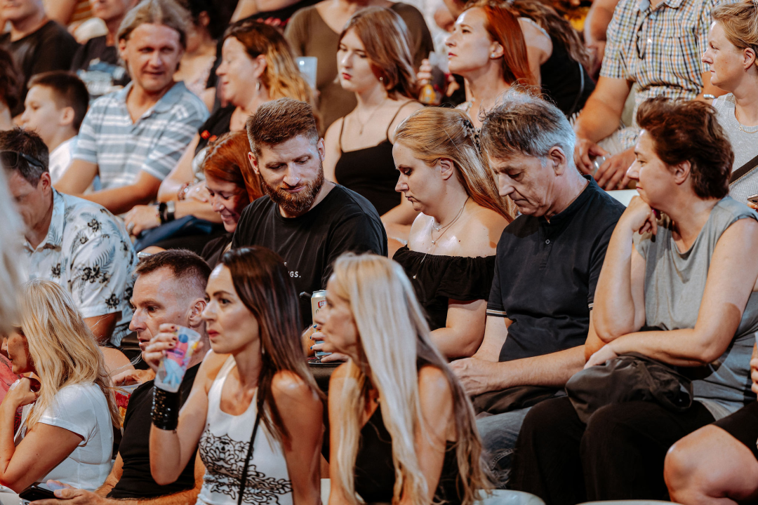 Editorsi održali fantastičan koncert u Šibeniku, nije ih omeo ni vjetar ni kiša