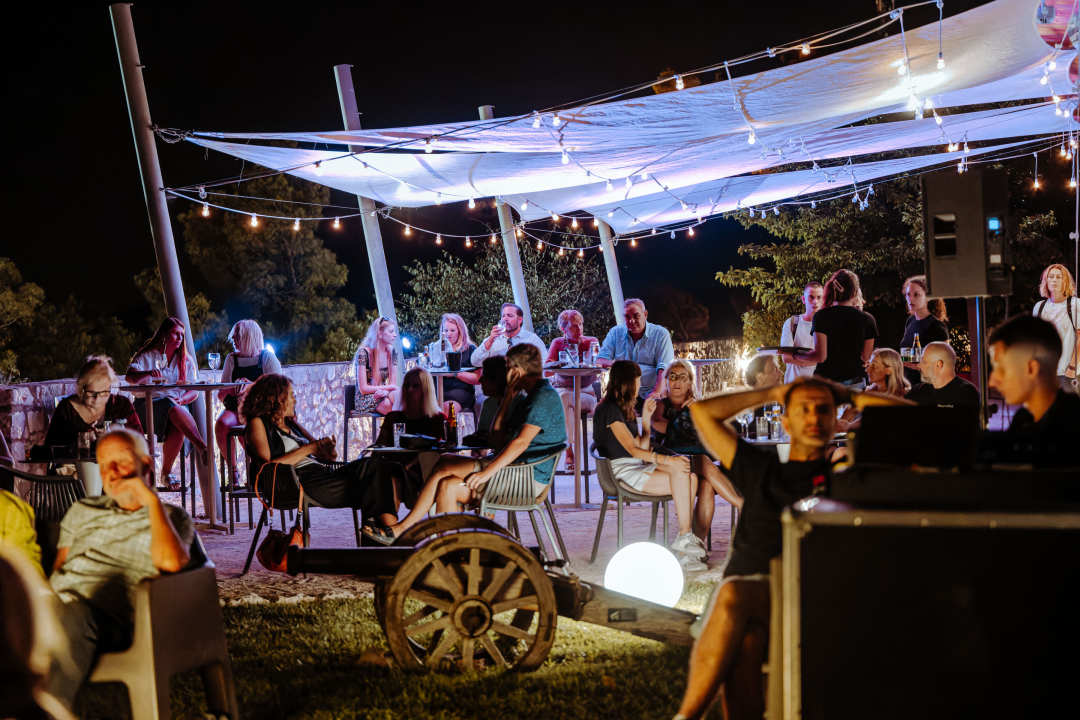 Black Coffee i Ana Uršula Najev na rasprodanom Baroneu: Spoj mladosti i iskustva