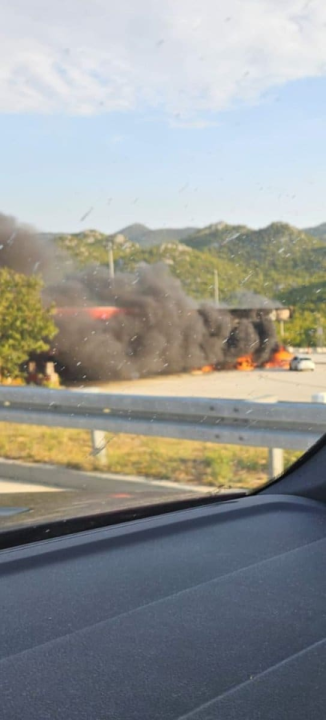 Jedna osoba poginula u požaru na A1 na odmorištu Mosor