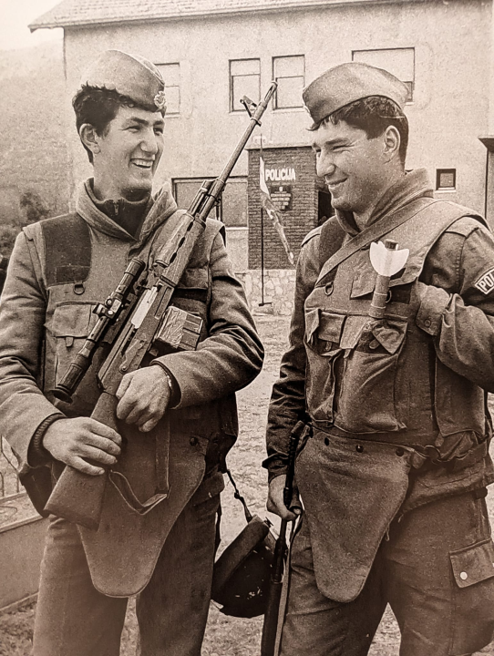 U knjižnici otvorena izložba ratnih fotografija 'Šibeniče, ti si stina'